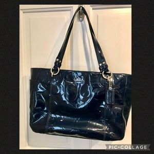 Coach logo tote in dark blue. Great for work and every day!